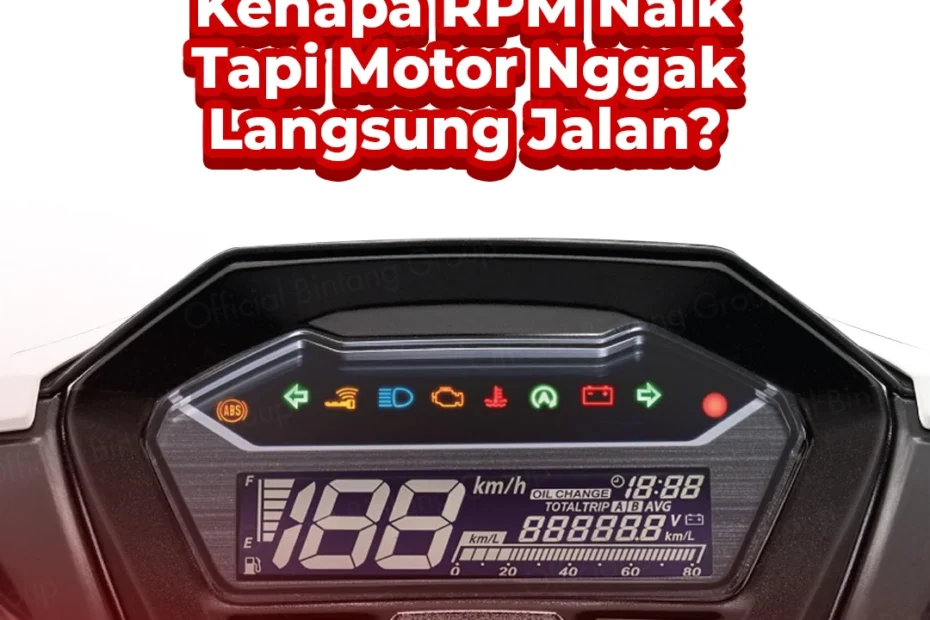 Mekanik Bintang Motor sedang membongkar bagian CVT untuk mengatasi masalah RPM tinggi pada motor Honda matic.