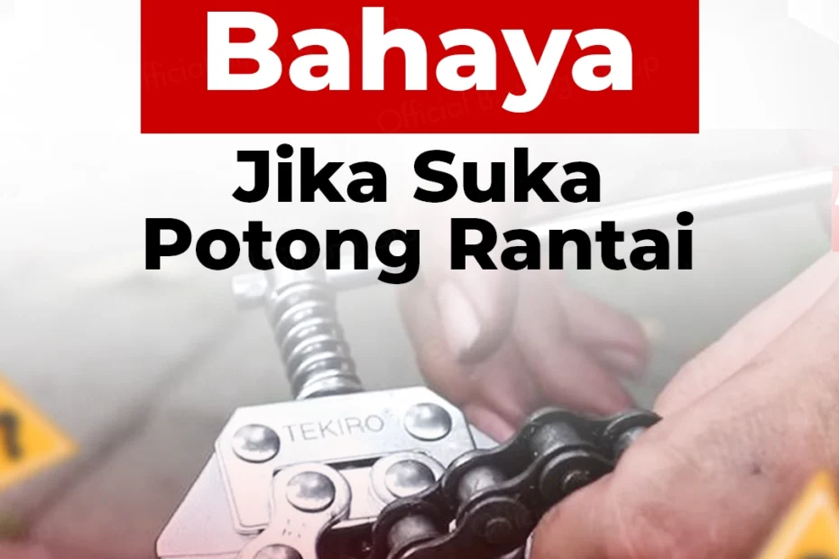 Tim ahli Bintang Motor sedang melakukan edukasi mengenai bahaya suka potong rantai motor yang sudah aus dan menunjukkan cara penggantian gir set orisinal Honda di bengkel AHASS.